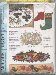 8054  MCCALLS 1965 XMAS HOLIDAY BOOTS, TREE SKIRT, LINENS  APPLIQUE PATTERN
